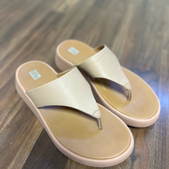 Fitflop F-MODE Leather Flatform Toe-Post
Sandals - Picture 2 of 8